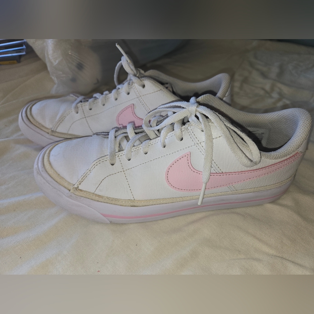 Nike Women's White and Pink Sneakers Nike Court Legacy